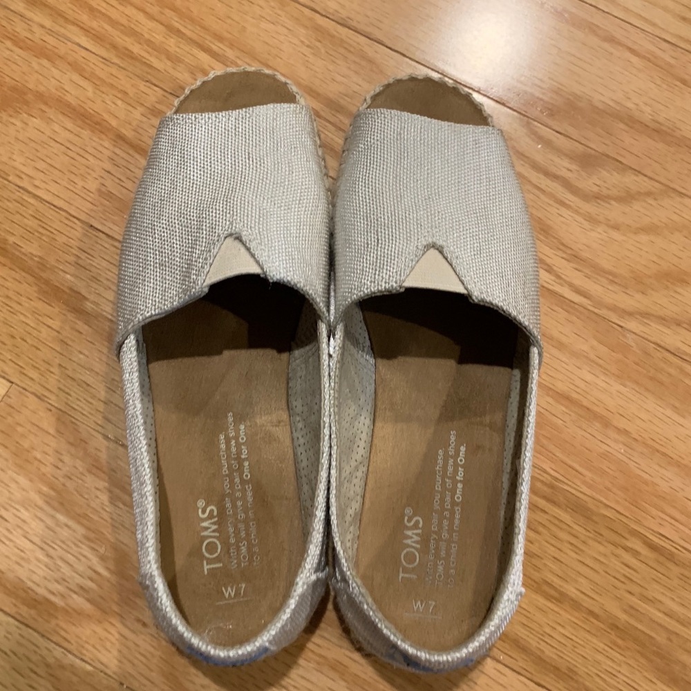 Size 7 peep toe toms
